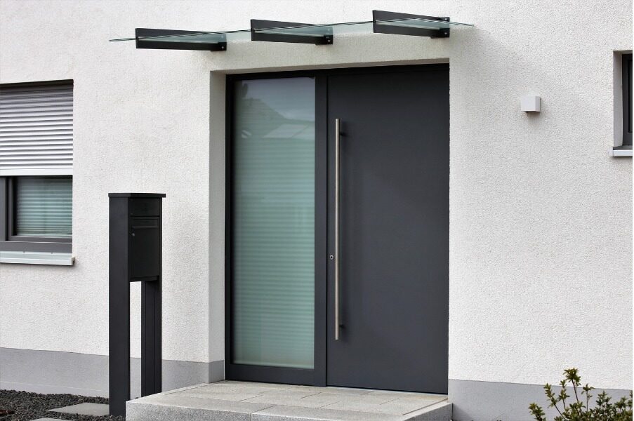 black front door featuring one large sidelight